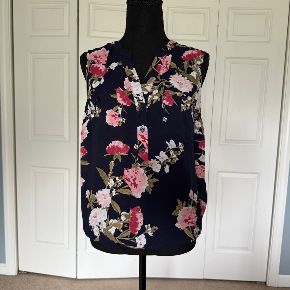 New York & Company Navy Floral Sleeveless Blouse, Size M